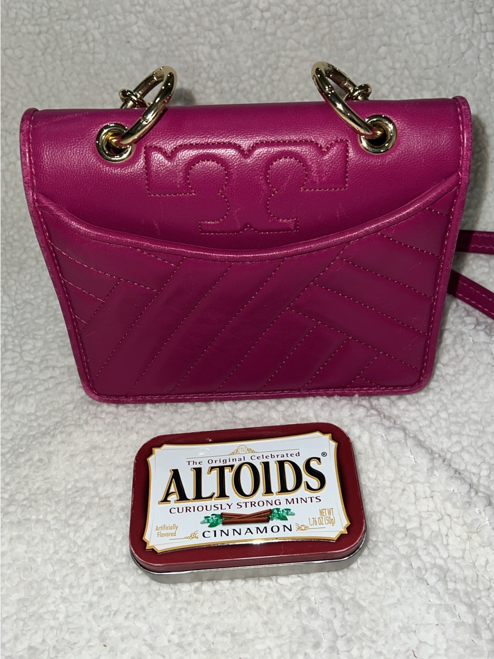 Tory Burch Alexa Mini Fuchsia Quilted Leather Crossbody Bag with Gold Chain - Picture 2 of 4